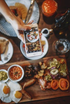 How Social Media Transforms Our Culinary Experiences and Trends